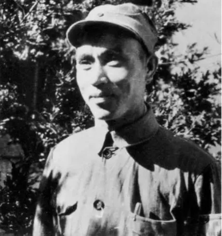 因中原突围，周志坚对老领导有意见，曾向彭总哭诉：我不想跟他。
 
1946年6月