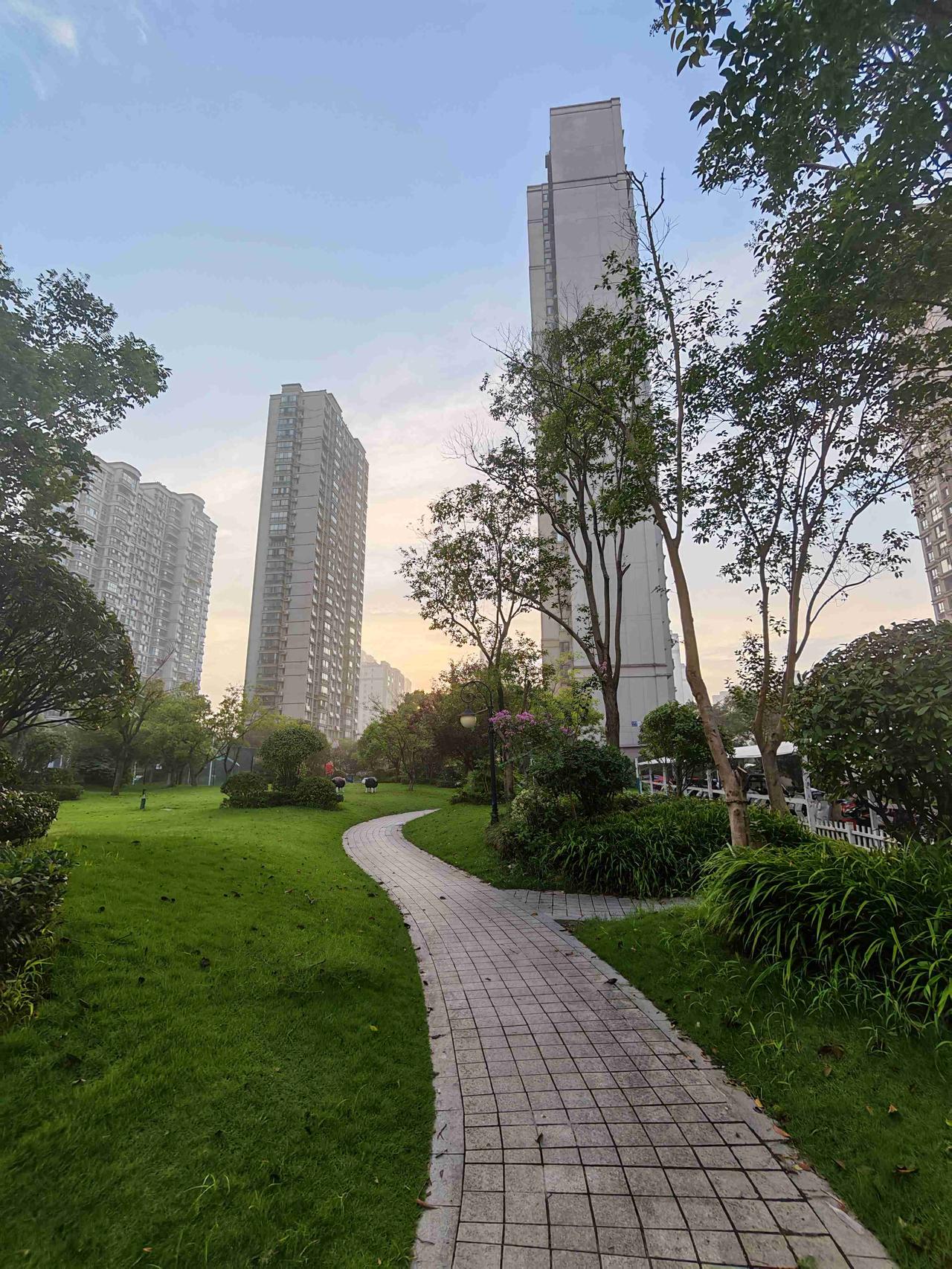 我的今日状态：😁轻松愉快
我这里的天气：☀️晴天