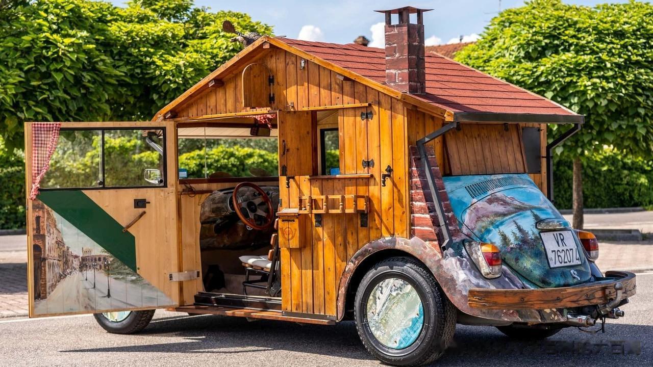 外国大神改装的大众甲壳虫房车，这真的是个“房车”因为看上去真的像在车上装了个房子