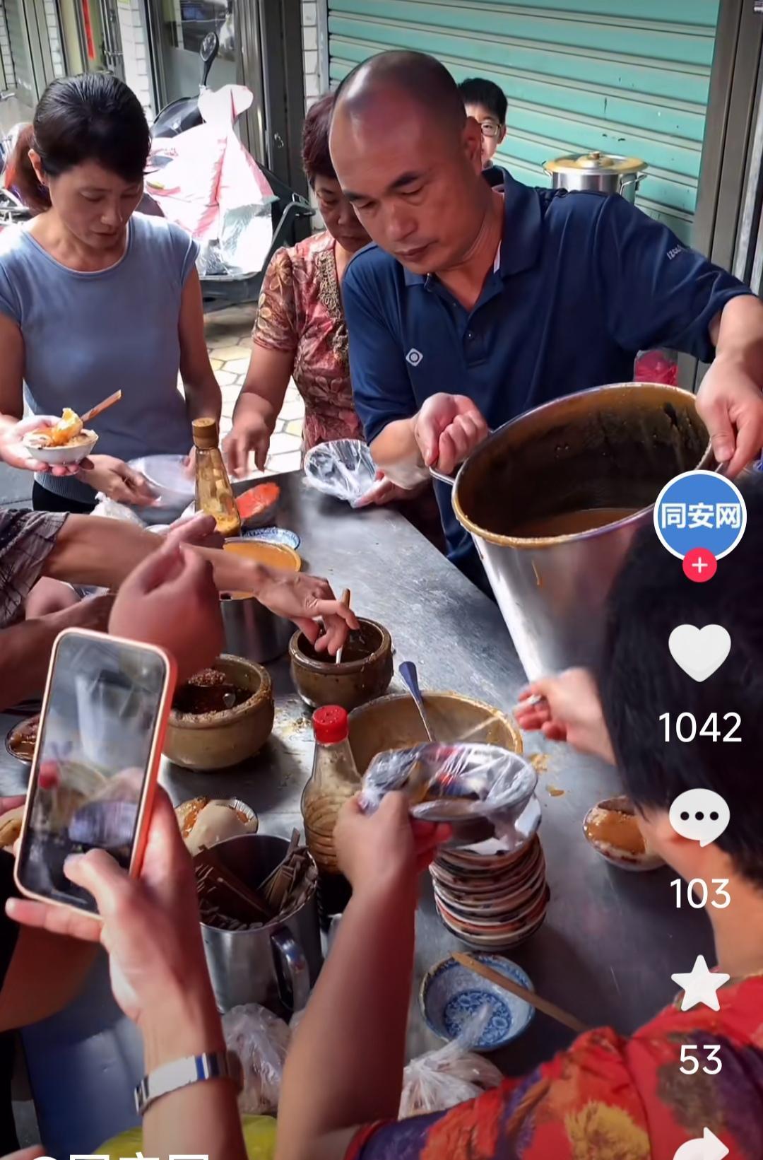 厦门的月理碗仔粿，要买得到真得掐好时间。在厦门市同安区老长途汽车站往老城走个10