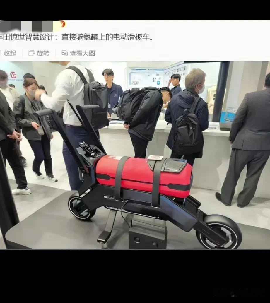 精日吹捧日本的惊世智慧设计，直接骑在氢罐上的电动滑板车！
还有人把骑在一个移动“
