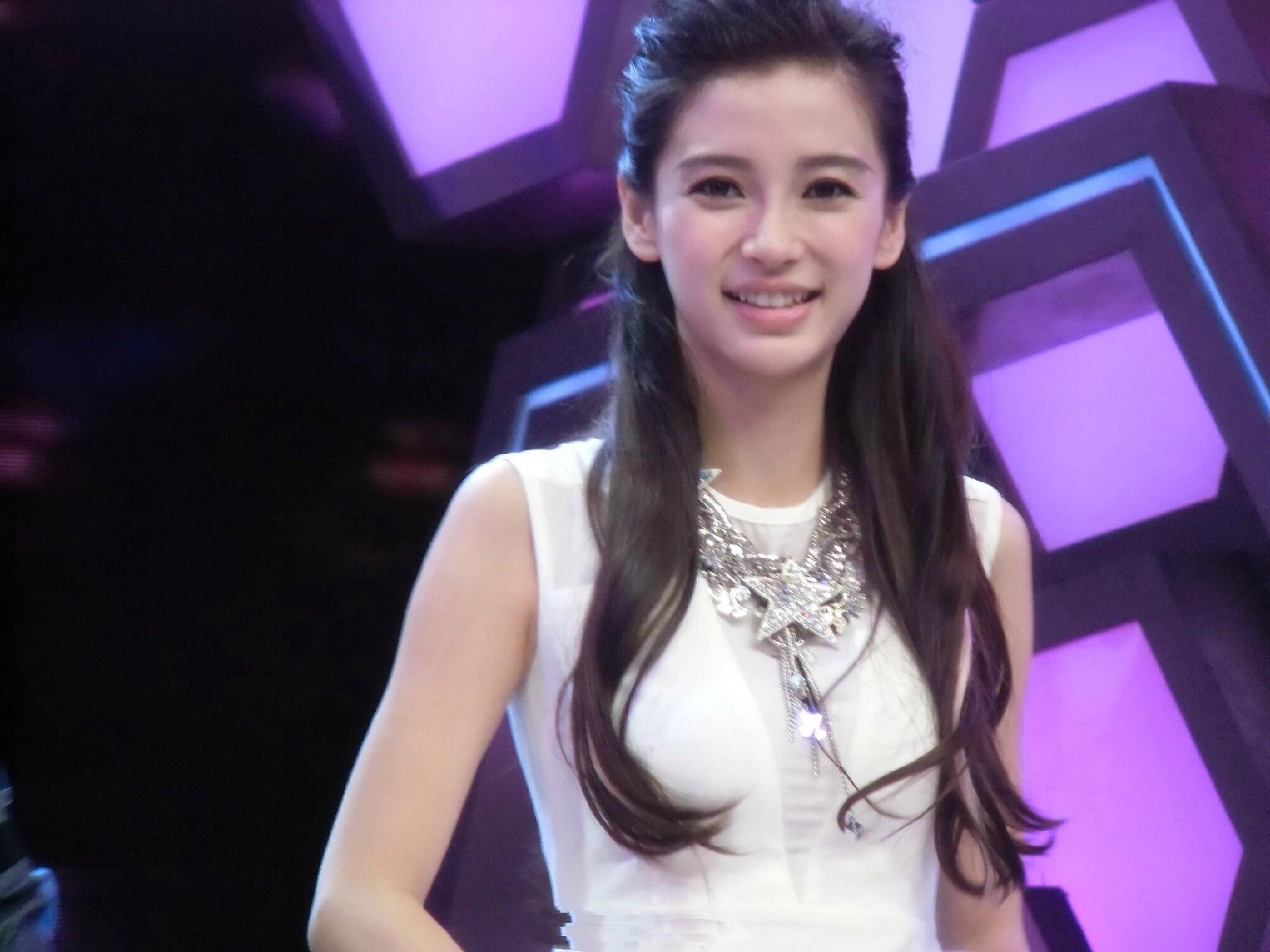angelababy *上海街头偶遇Angelababy2013年8月30日an