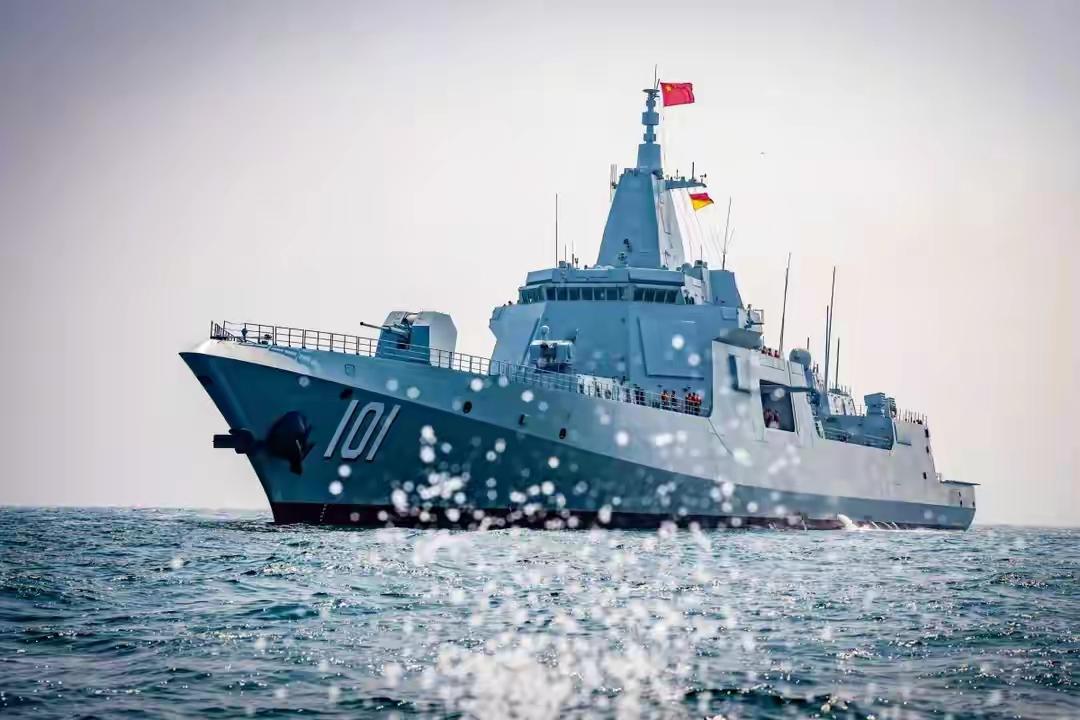 单刀赴会！没开一炮“南昌舰”以1对2逼退两外军艘。
 
近期，央视罕见报道了我军