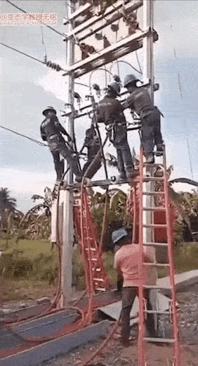 安全重于泰山，太可怕了，为啥旁边两个没事？