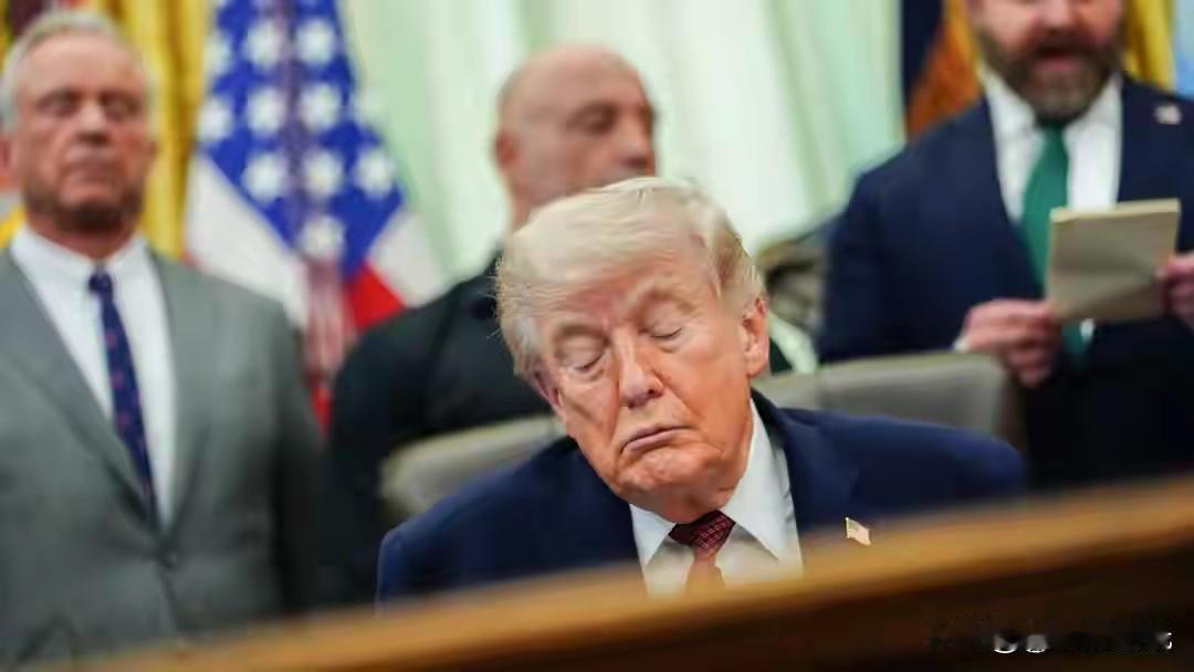 特朗普犯的最大的错误，就是不该发动美以伊战争。
特朗普明白，美国已经衰弱。他不止