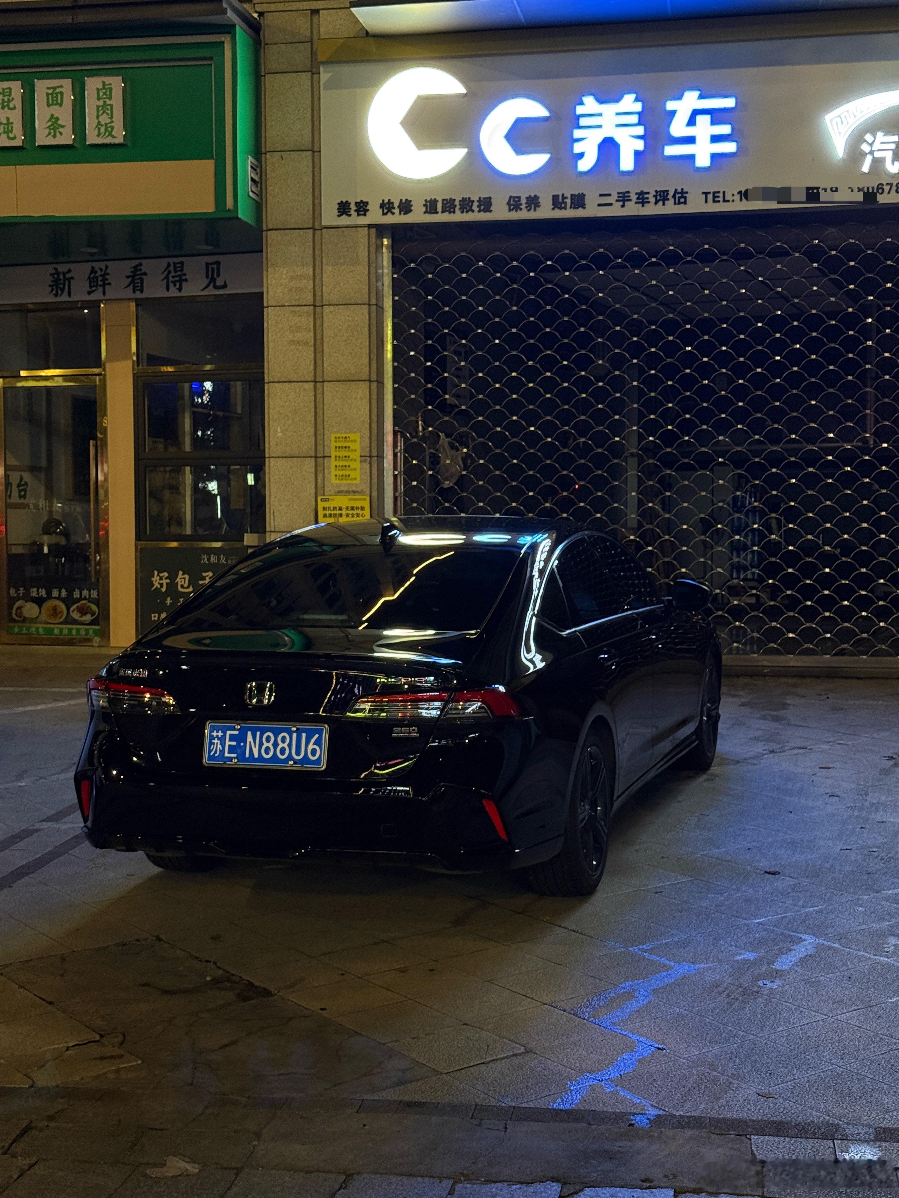 中国的治安多让人放心？晚上7点来这儿洗车，老板说吃完饭就洗，我正好也去吃个饭再来
