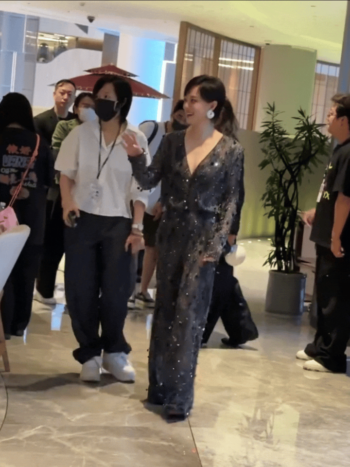 孙俪穿这一身好有女人味！