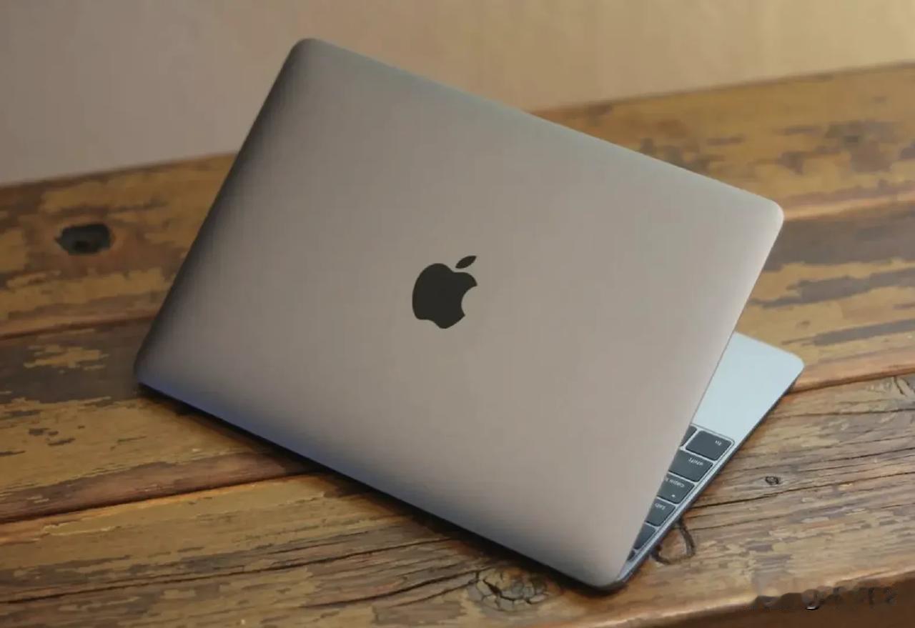 苹果触屏MacBook 要来了

通过挖掘 macOS 27.2 Beta 3 