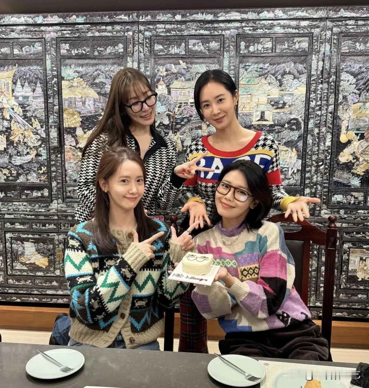 10日，演员崔秀英通过自己的Instagram上写着“祝我生日快乐”，并上传了多