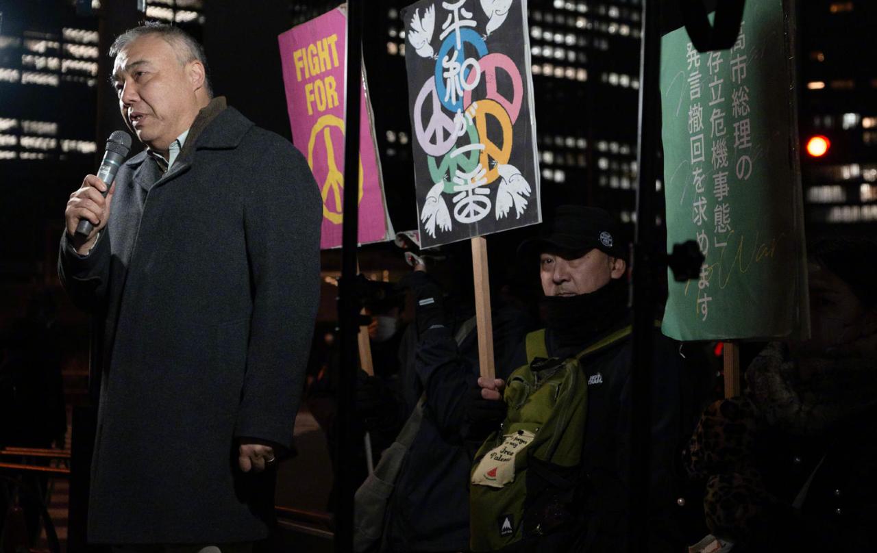 和平底线绝不能碰！

大批民众反对

高市红线踩太多了

12月23日晚东京首相