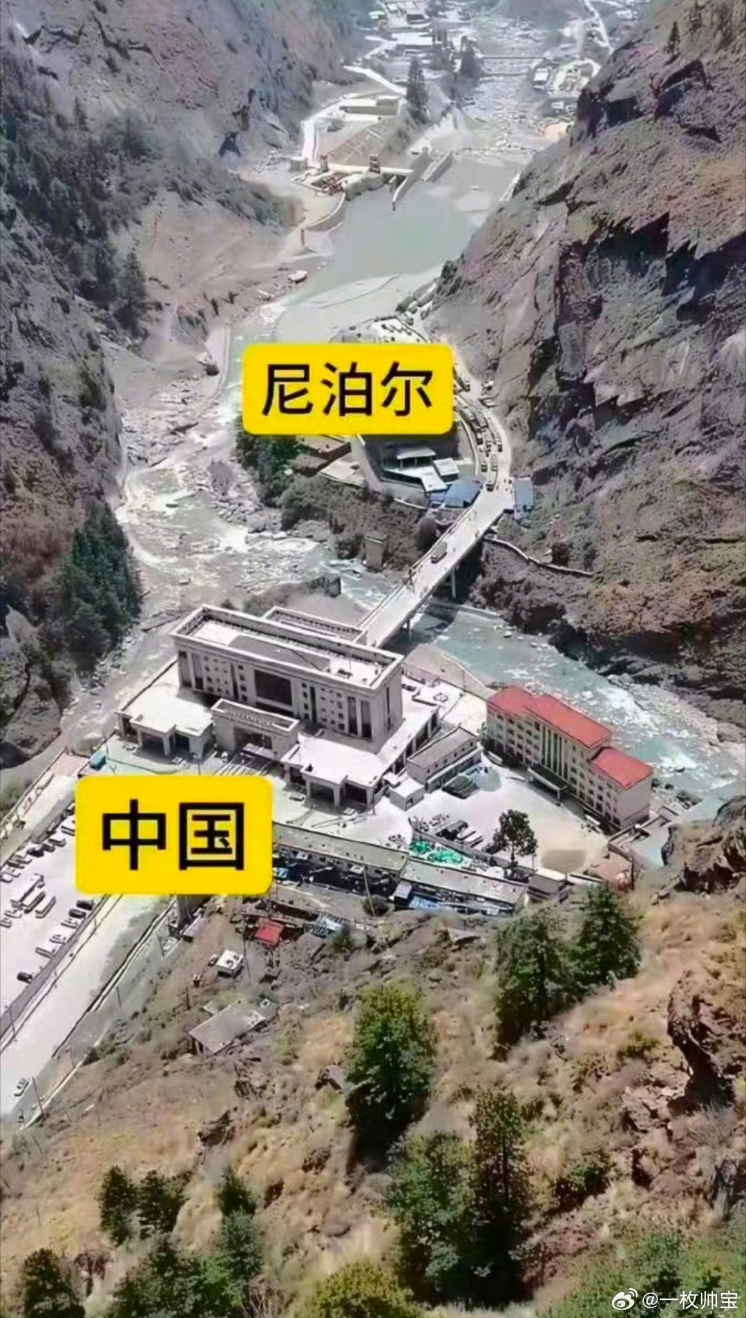 吉隆口岸大楼自然灾害泥石流真的毁灭性很大，前后图片对比痛心不已，愿灾区平安 ​​