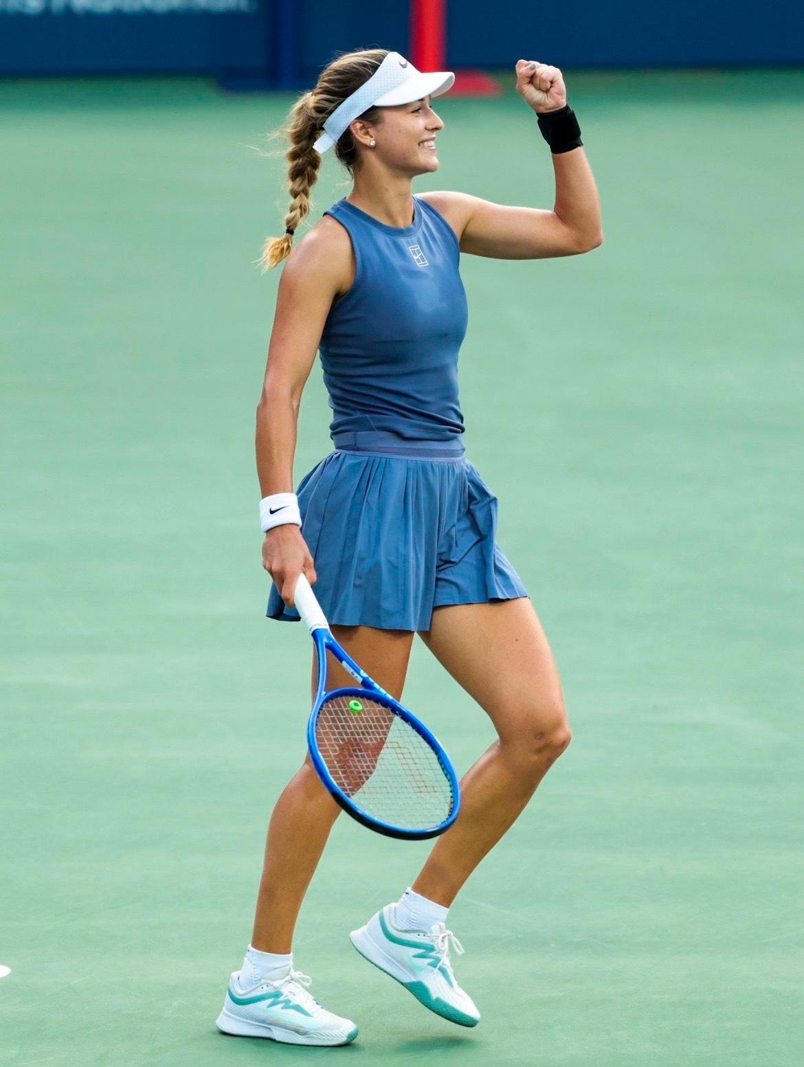 蒙特利尔WTA1000赛，卡林斯卡娅  1-6 7-6 (4) 6-2 逆转梅尔