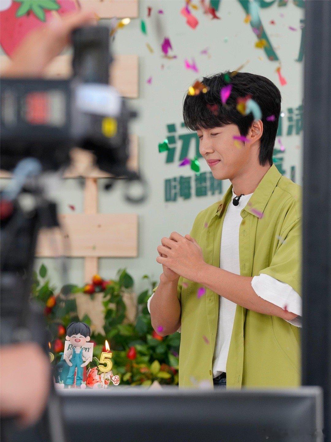 #卓沅25岁生日会舞蹈# 卓沅在生日会上还带来了特别精彩的舞蹈！举手投足之间满满