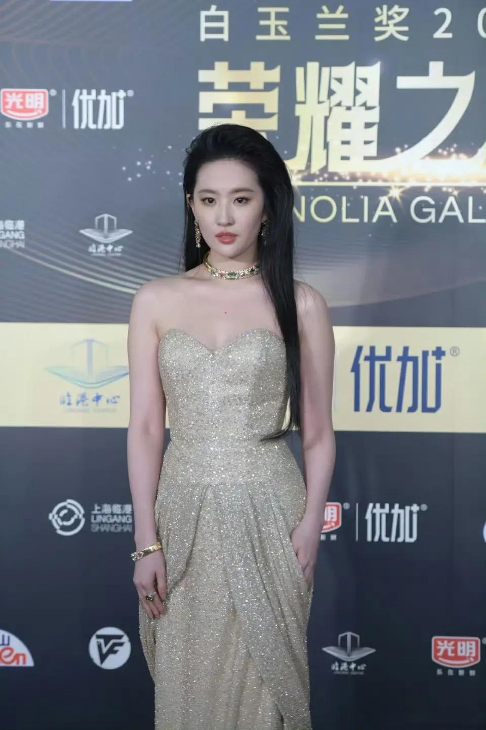 2025年6月28日 第30届上海电视节白玉兰红毯星光熠熠，但女主角刘亦菲的缺席