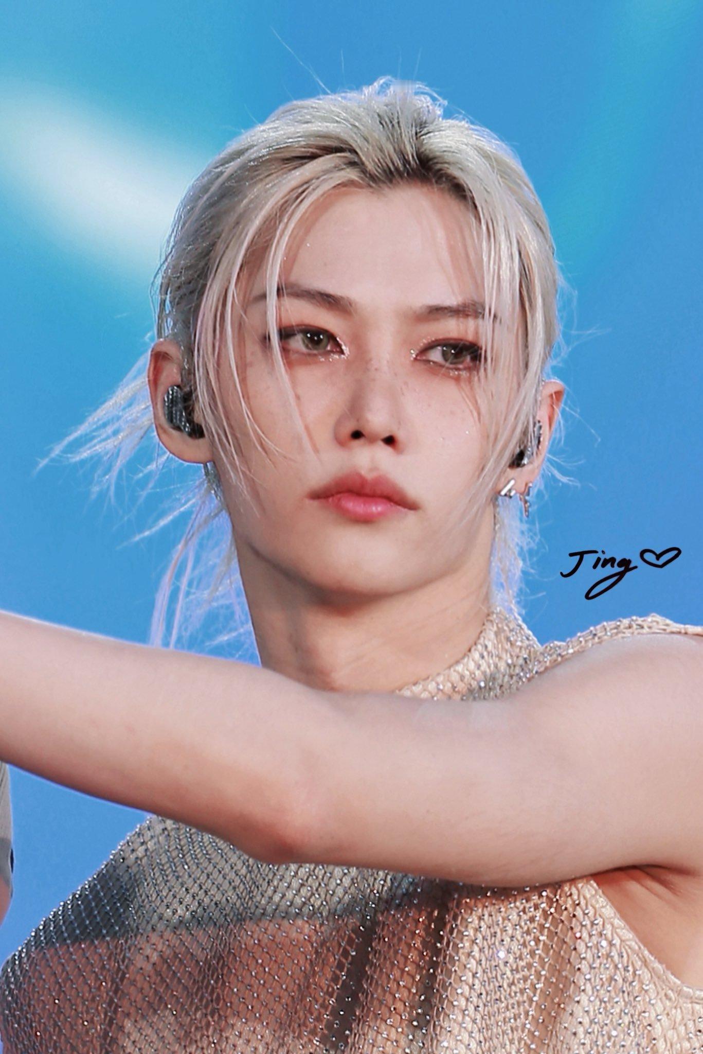 李龙馥个人奖 🐥李龙馥中文获奖感言你有这么会说话的爱豆进入到kpop 