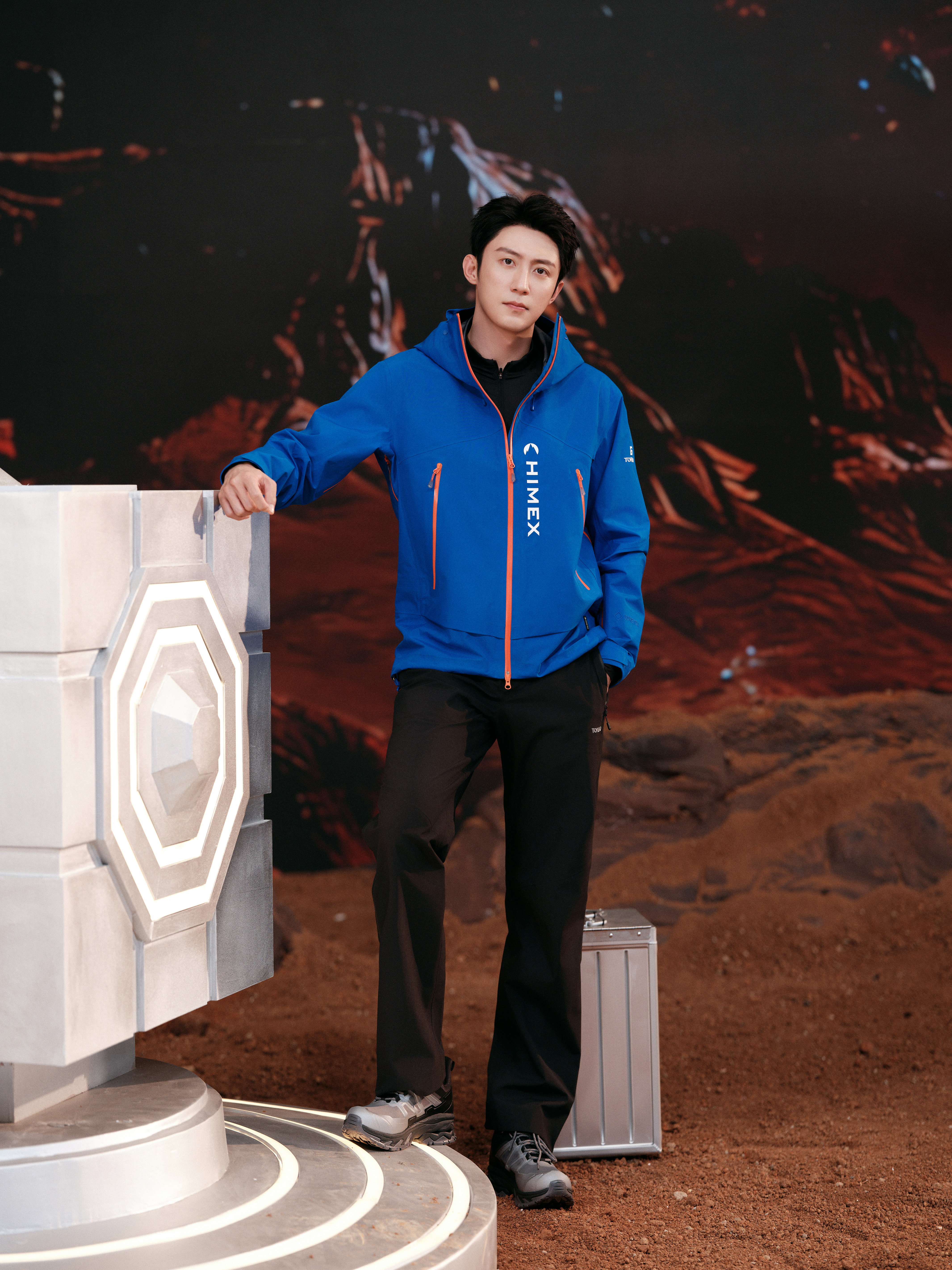 主持人：景瑜喜欢爬山吗黄景瑜：我平时不怎么爬山，但我工作就没太出过山里，感觉这么