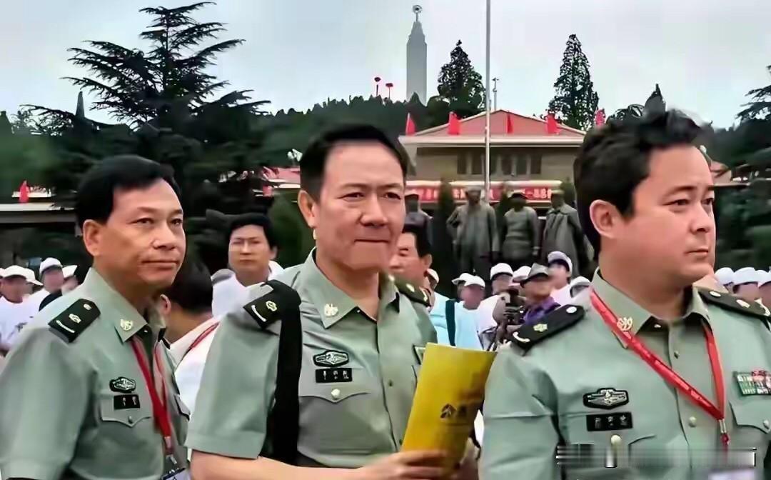 这几位都是老演员，有的还是童星，最全面的这一位他演的戏陪伴了很多人的成长，但他的