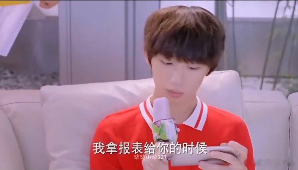 丁程鑫甜蜜暴击里演关晓彤弟弟关晓彤丁程鑫综艺重逢，忆甜蜜暴击姐弟情缘。昔日16岁