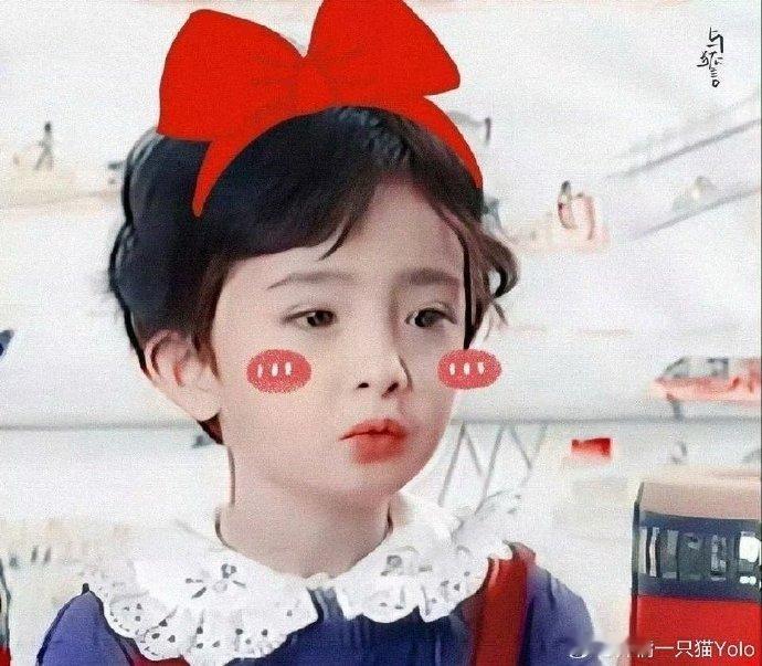 突然想当杨幂妈粉杨幂背影和小时候没区别 哈哈哈 ​​​可爱 ​​​