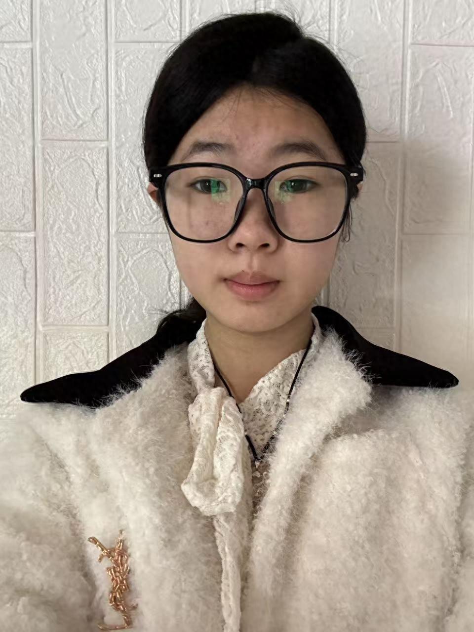 江苏省徐州市铜山区有一名14岁女孩孙春侠，身高1.66米，体重55公斤，于202