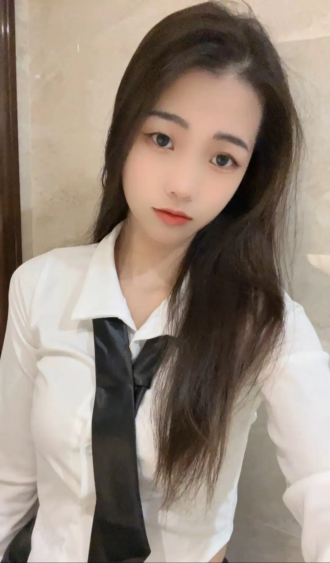 比起假装深情的人我更喜欢为我收心的人