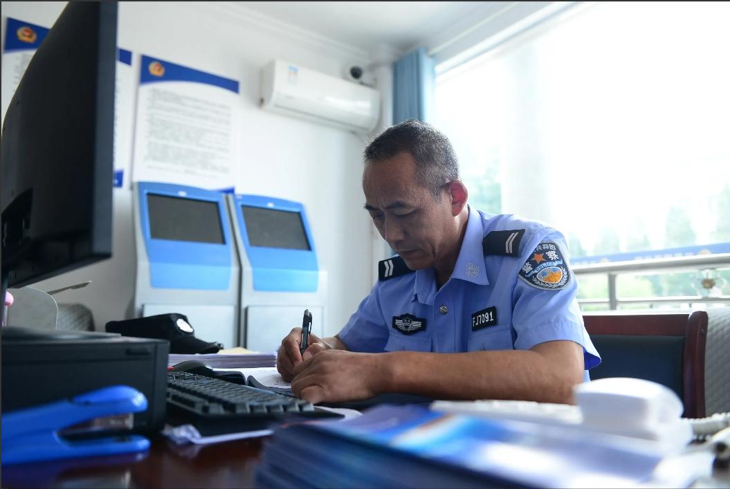 辅警这个职业为什么工资那么低？

辅警，顾名思义就是辅助警察的人员，工资为什么低