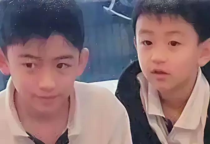 狄波拉67岁生日宴上，一场无声的较量悄然上演。
 
王菲送上的天价手镯璀璨夺目，