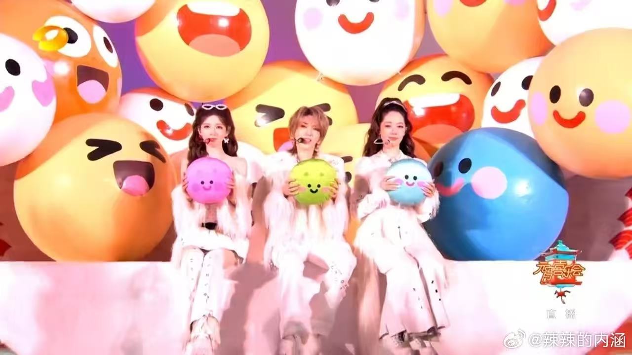 RS女团这段完播率100% 刷到RS女团合体这段直接被惊艳，走位编排丝滑到想逐帧