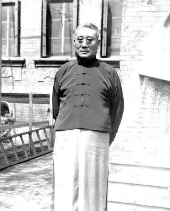 他一手创办的学校，干了快50年，被尊称为“南开之父”，可1950年，南开46周年
