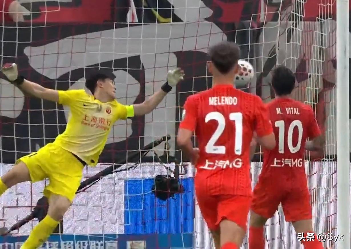 换帅如换刀！铁血防守！十人泰山客场1-0海港，维塔尔点球+两粒进球全被VAR扼杀