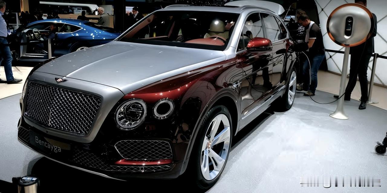 六缸还能谈奢华——宾利Bentayga Hybrid
当添越发布之后，没有人不被