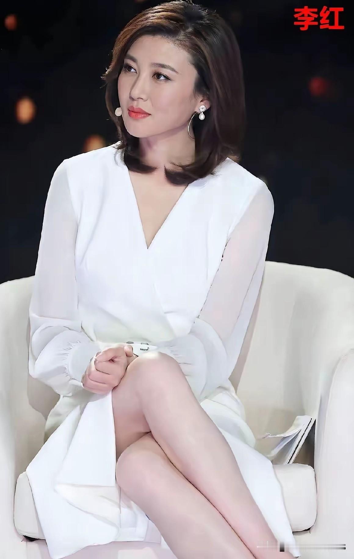 被称为央视一姐的主持人，这颜值真不是盖的