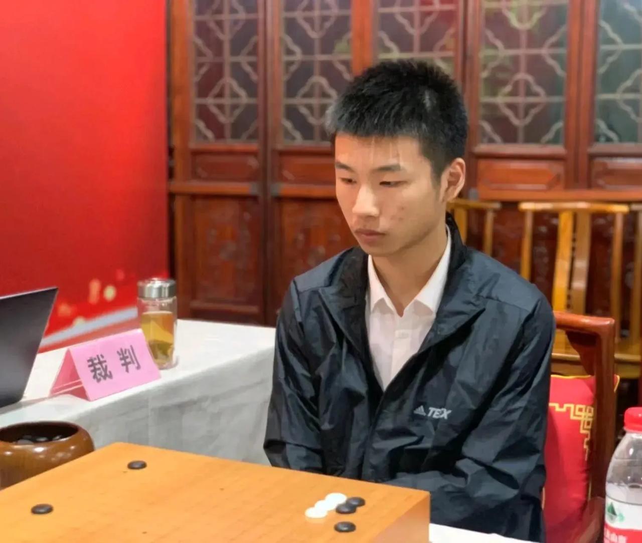 两个大赛~两个2：0~两个新冠



第27届马桥杯中国新人王赛和19届建桥杯中