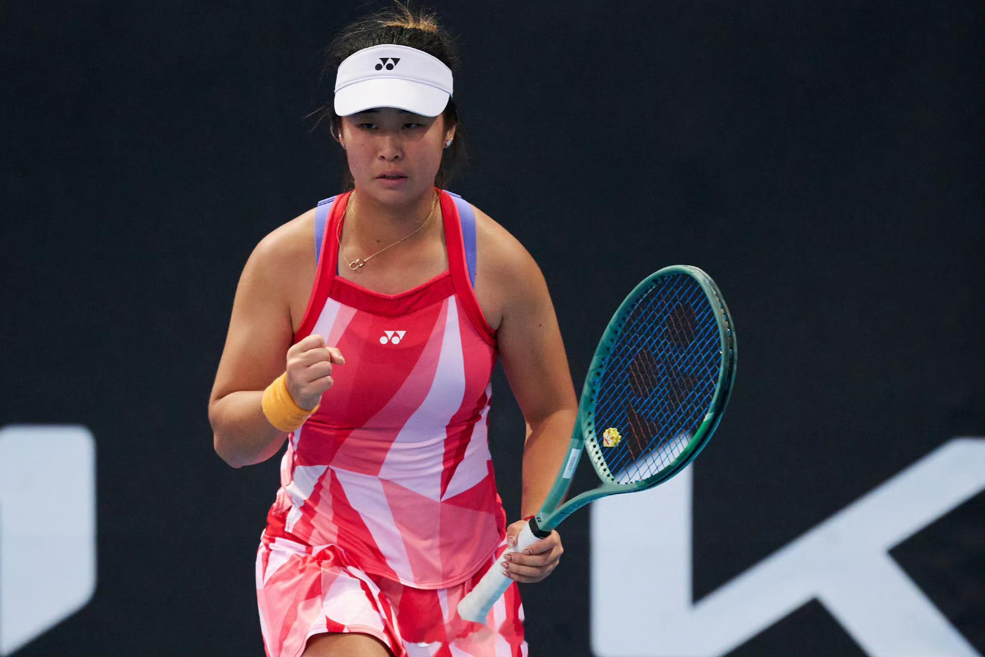 ITF伯尼W35首轮二号种子施晗🇨🇳以6-2/6-2完胜菲克🇦🇺晋级，下