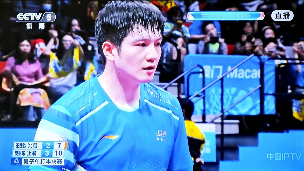 樊振东VS王楚钦，恭喜小胖4:2晋级男单决赛
樊振东 王楚钦