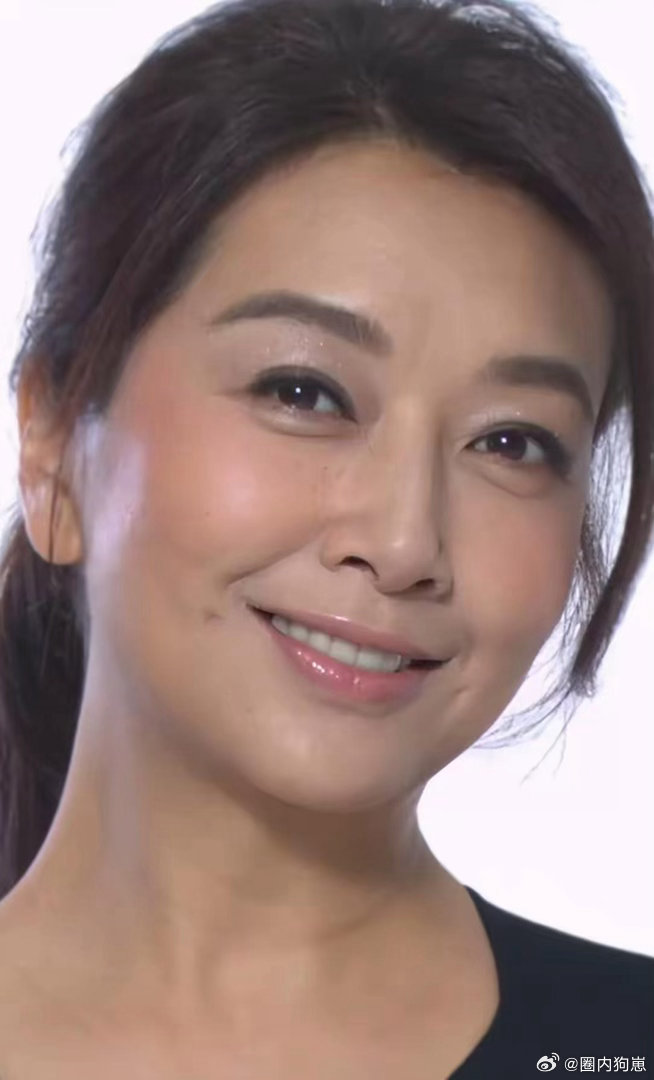 江珊是无可替代的经典女神，独特温柔韵味深入人心，这份美感无需争辩。 