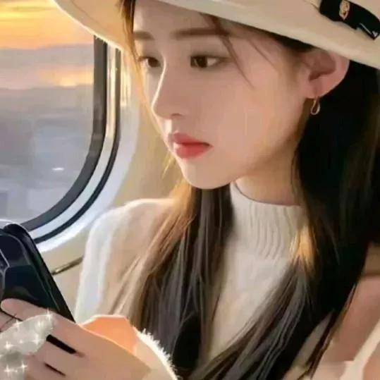 在飞机上，透过窗外的夕阳，静静地阅读，享受独处的时光。飞机上的风景照 带你看飞机