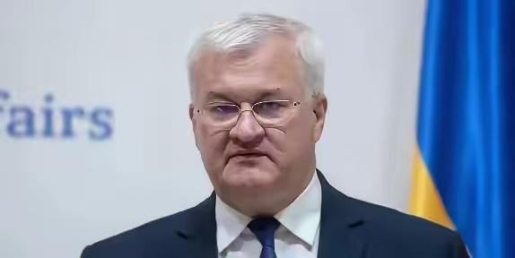 乌克兰外长在向全世界搞众筹了，不然这个冬天没法过啊。快捐点吧。