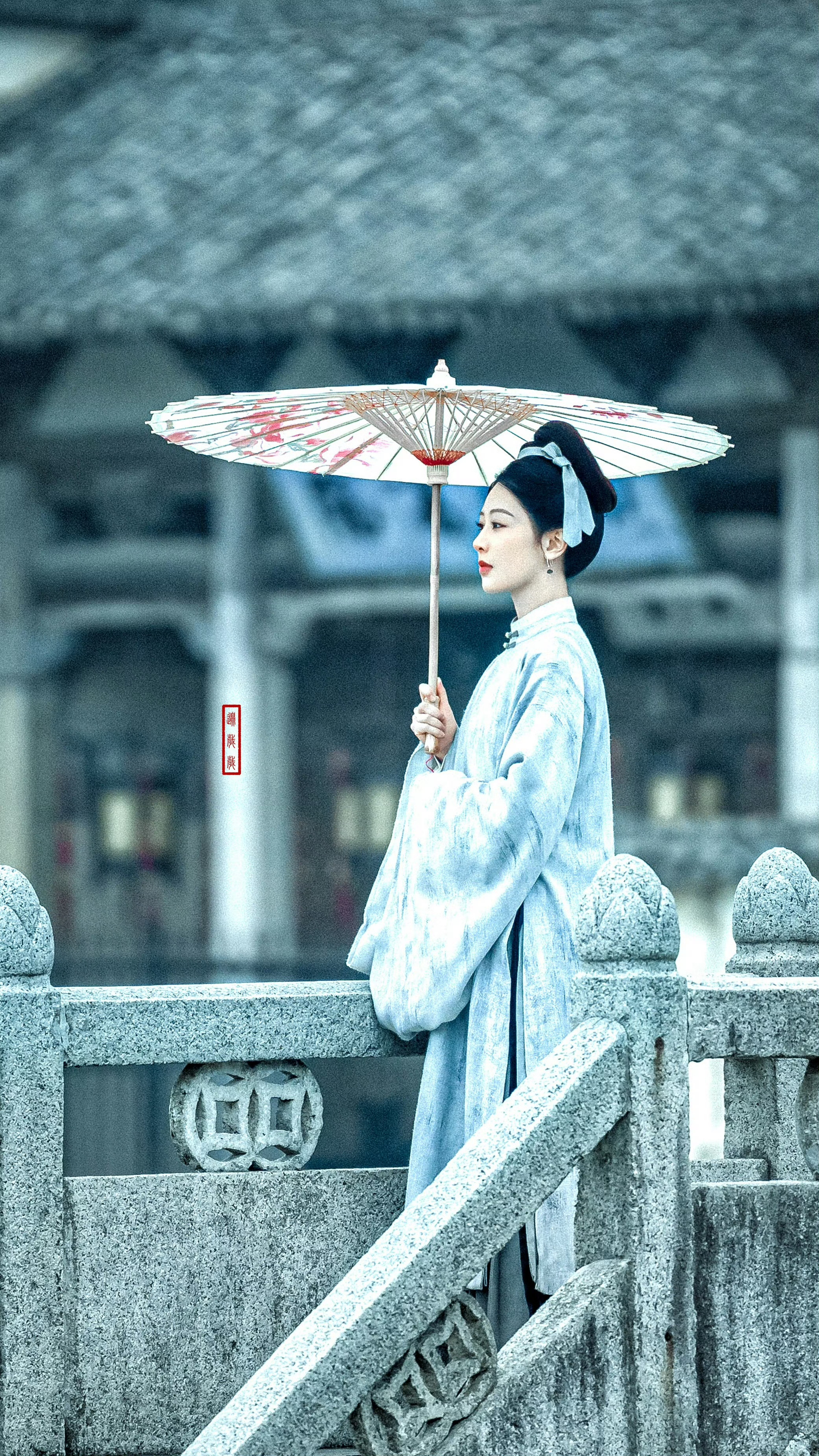 青春最珍贵的，不是没有遗憾，而是即使遗憾，也依旧热爱生活。 