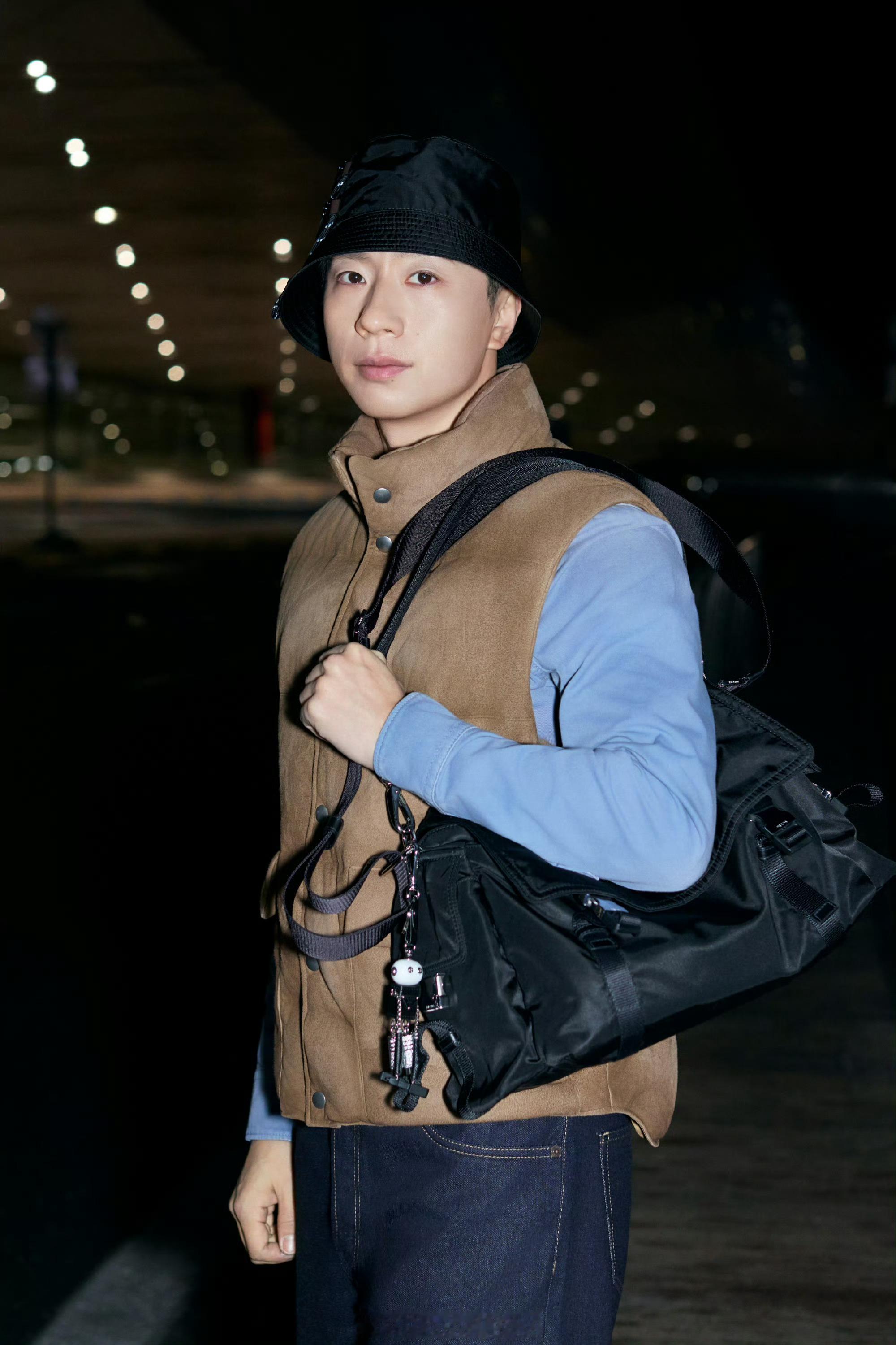 马龙锐意锋芒点亮夜幕期待这个马龙秀场的look 