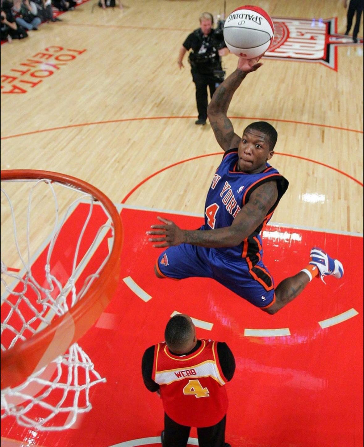 起飞，冲向篮筐。冲破阻碍、直捣黄龙。