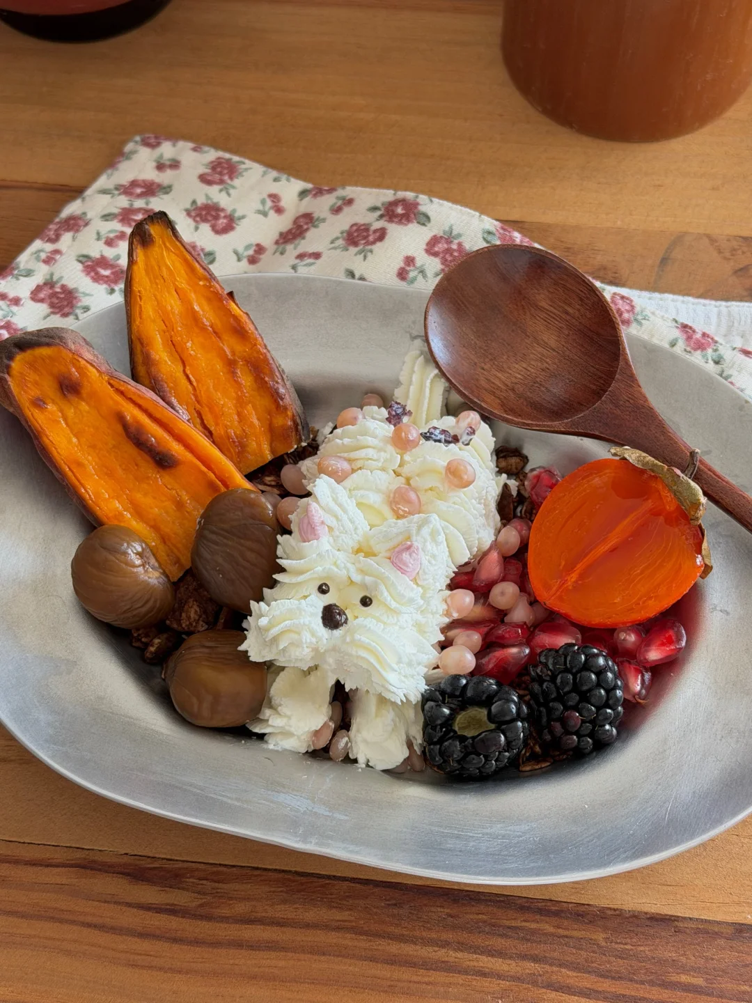 可爱西高地狗狗荞麦紫米秋日酸奶碗