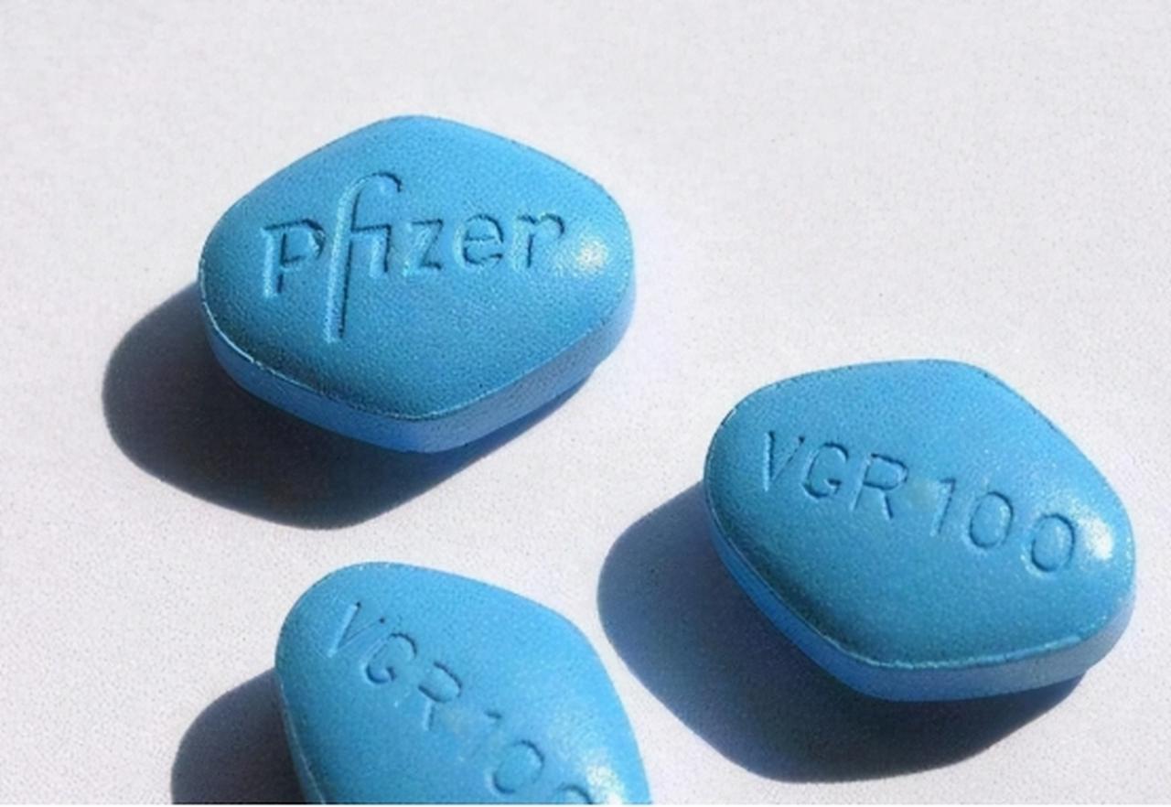 1998年3月27日，美国，FDA批准了一颗蓝色小药片上市。

没人想到这颗药会