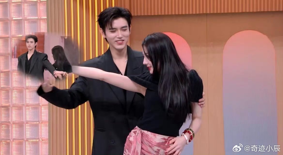陈飞宇跳舞偷感好重陈飞宇是热巴的贴身保镖吧《你好星期六》陈飞宇跳舞认真又可爱，反