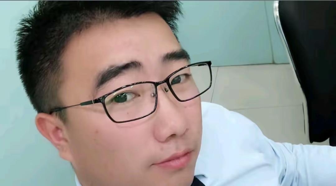 @武当的神父  弟，前奏一响，姐来催婚了，再过几天你就34周岁了，老大不小了 谁