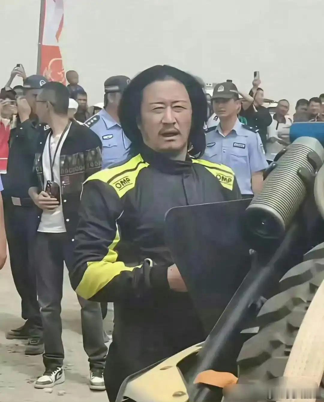 果然吴京是满族无疑了，不化妆的吴京有典型的满族面相 ​​​