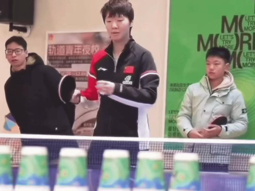 比球先过来的是姐姐的香气~ 