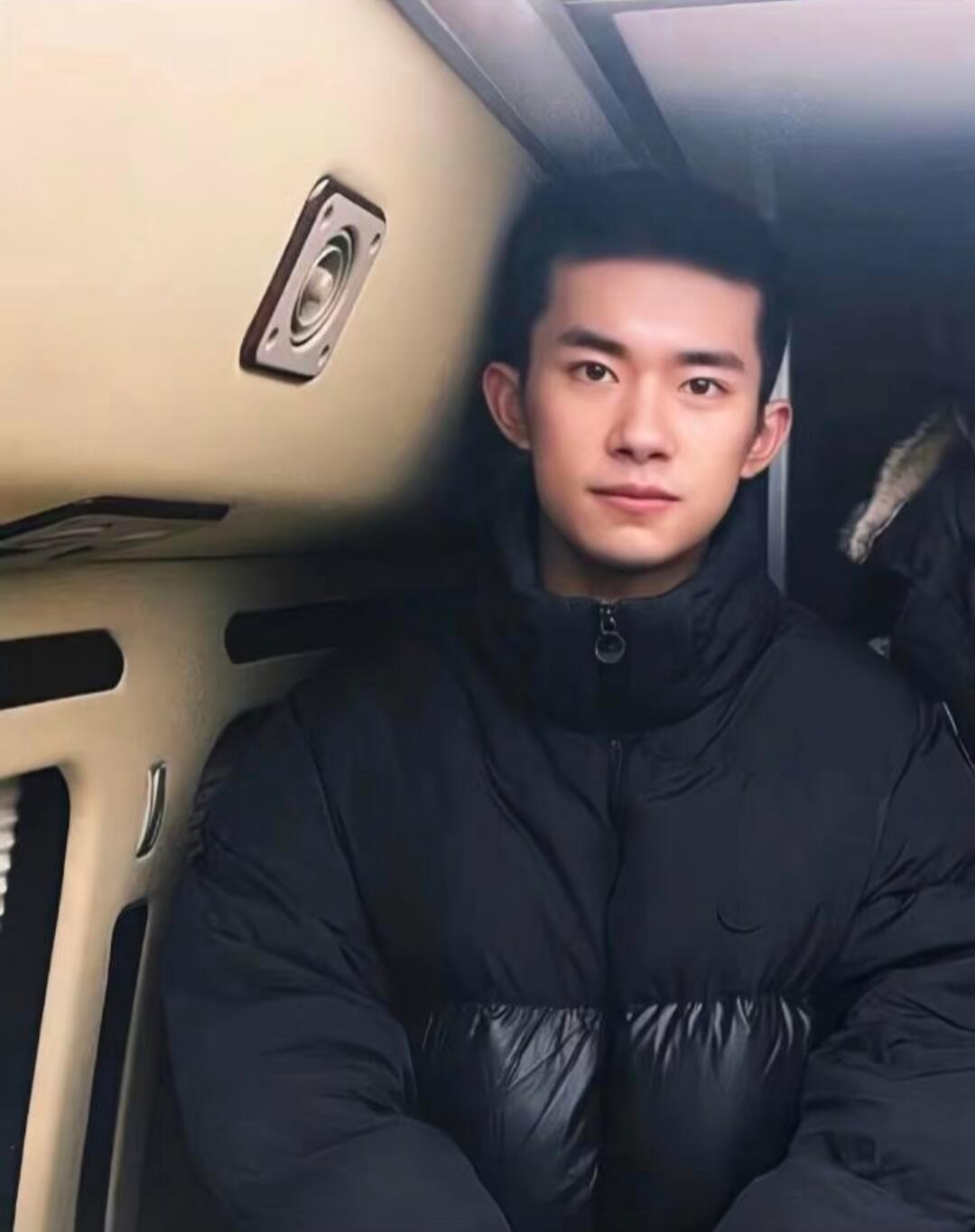 谁把千玺妈的QQ的相册给盗了❗❗❗考古到四字弟弟那些罕见的照片 