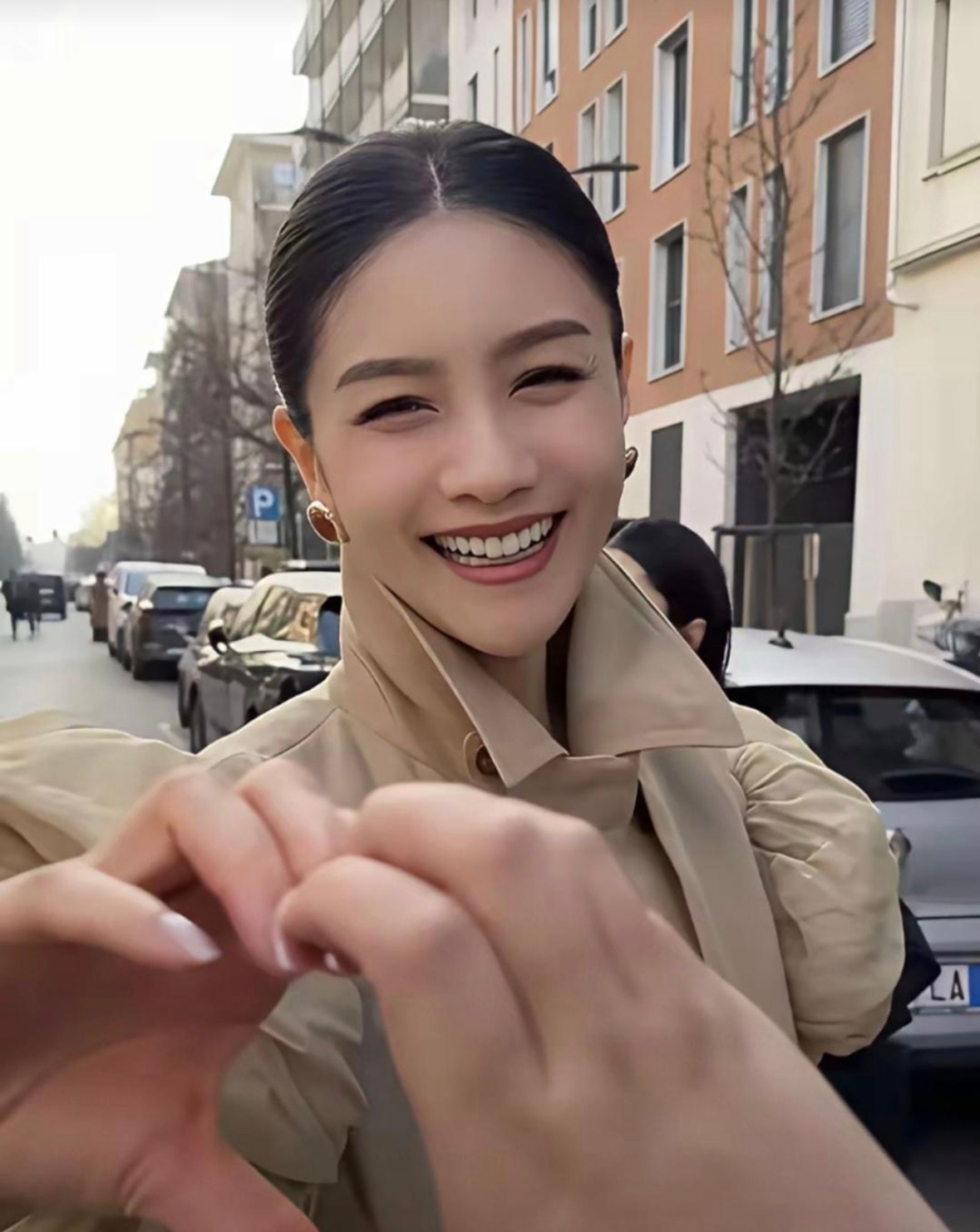 都看不出来胡可五十岁了，这保养的也太好了吧 