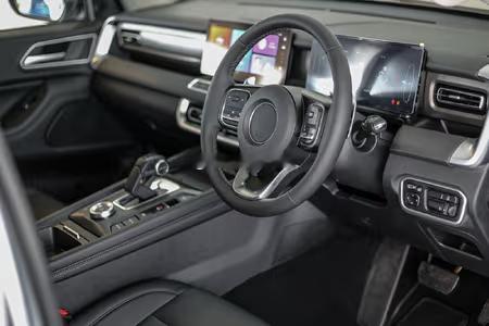 南非版长城炮2.4T柴油自动挡，这是4X2的新车，此车要价折合人民币约为24.7